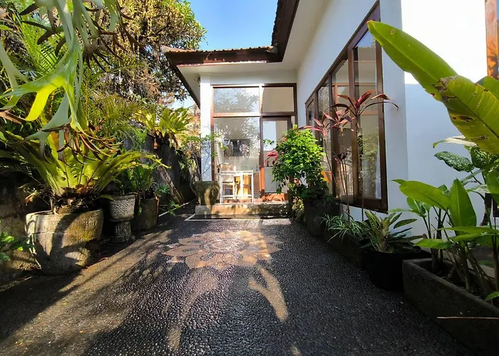 White Lotus House ゲストハウス ウブド